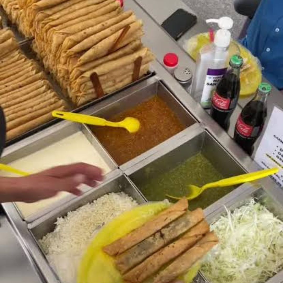 Flautas de pollo a domicilio recién fritas CDMX